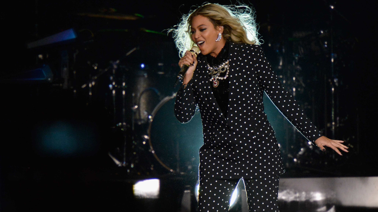 Maquiador da Beyoncé explica como usar base para o rosto