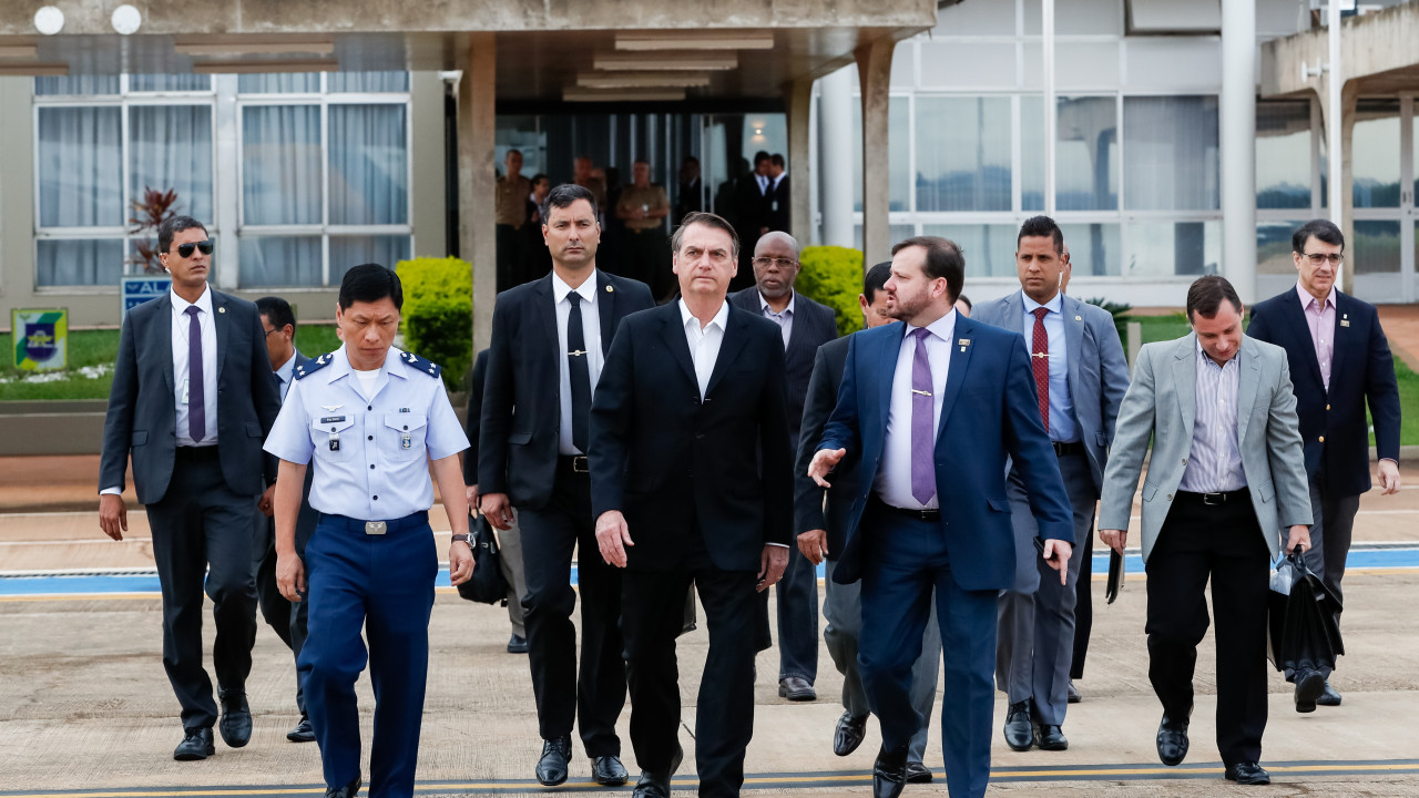 Bolsonaro embarca para encontrar Trump nos Estados Unidos