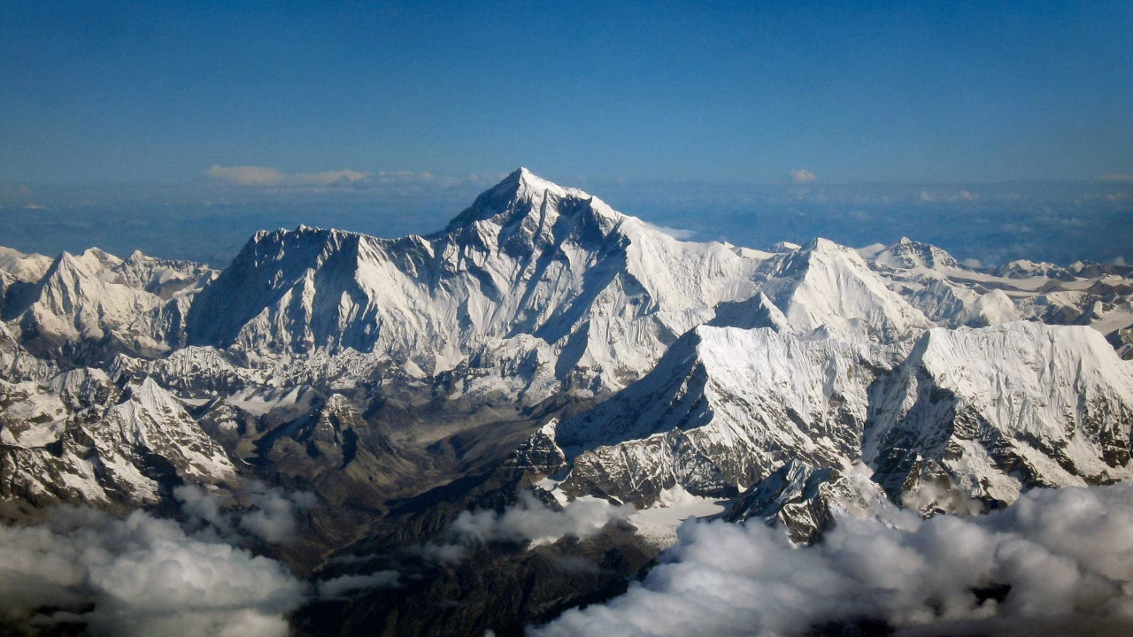 Alpinista queniano é encontrado morto a poucos metros do cume do Monte Everest