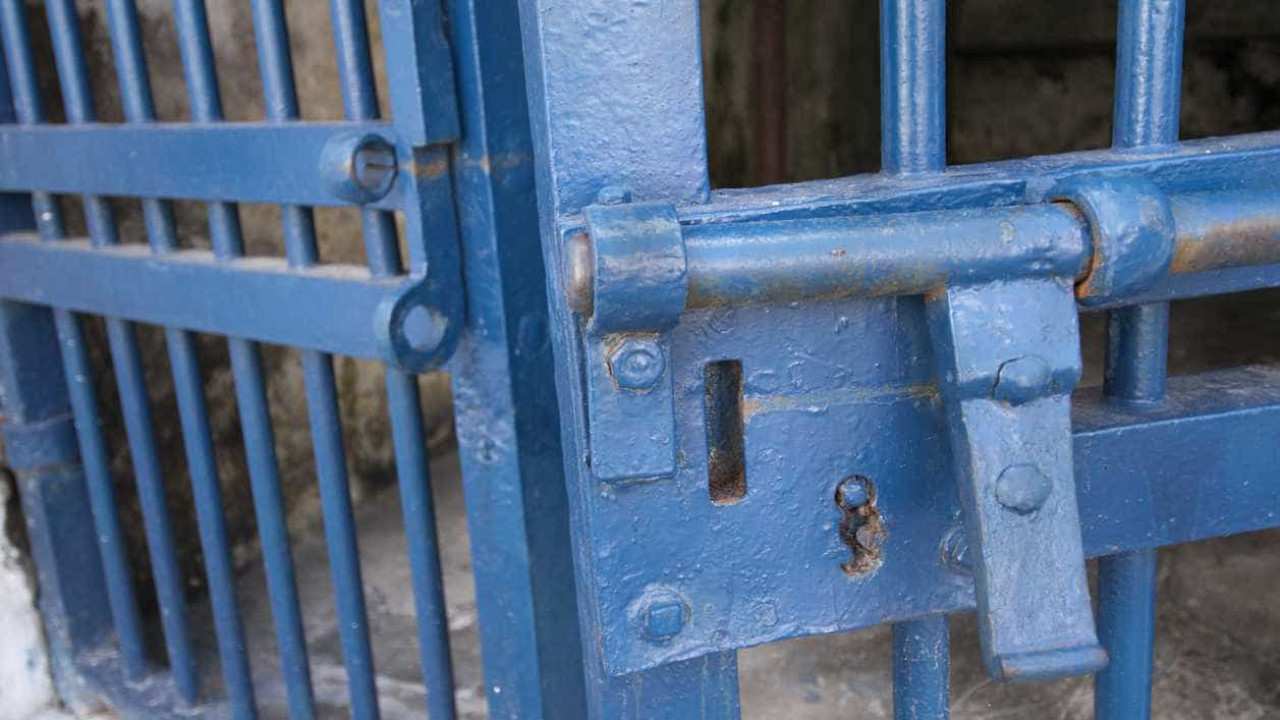 Jovem que atacou creche em SC recebe alta e é levado para presídio