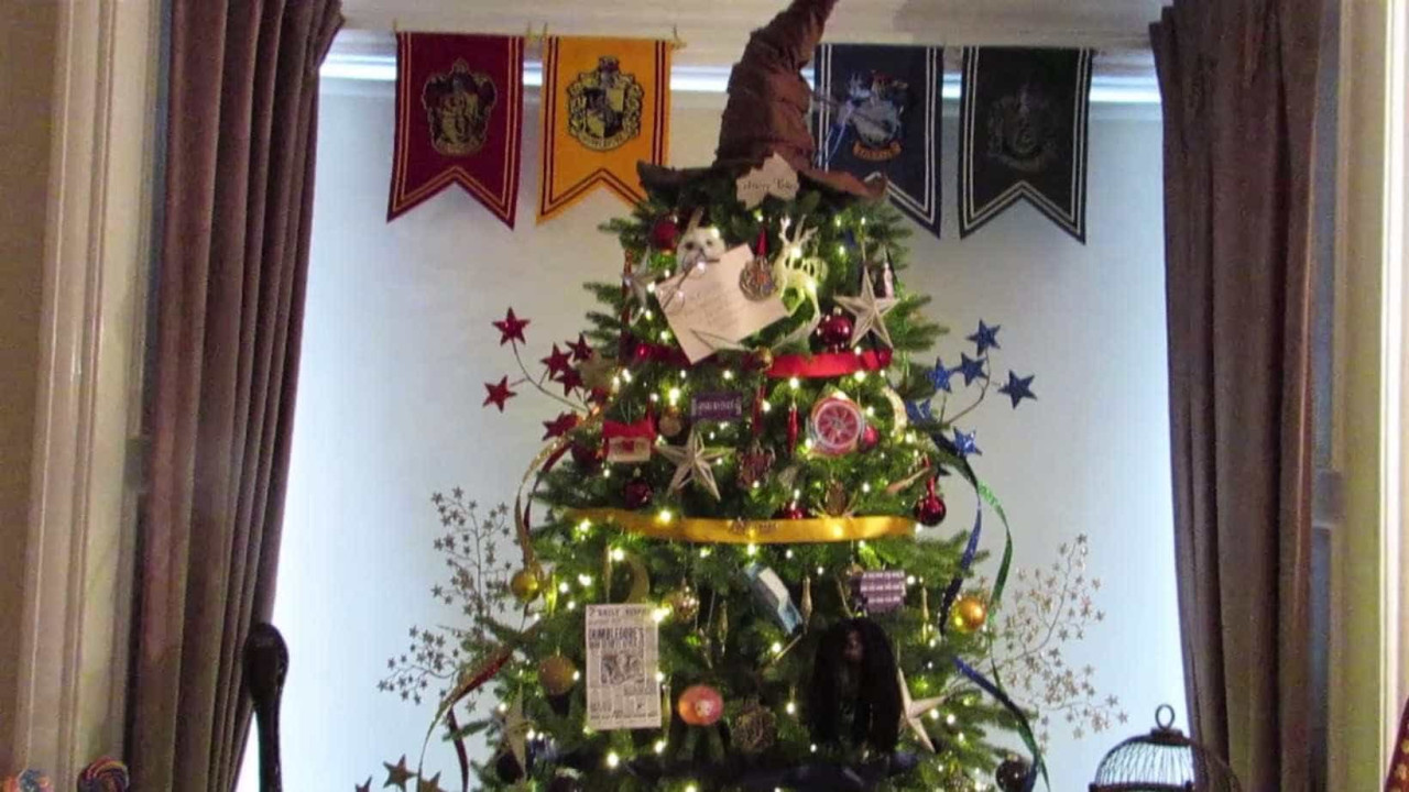 Conheça a árvore de natal para os fãs de Harry Potter; vídeo