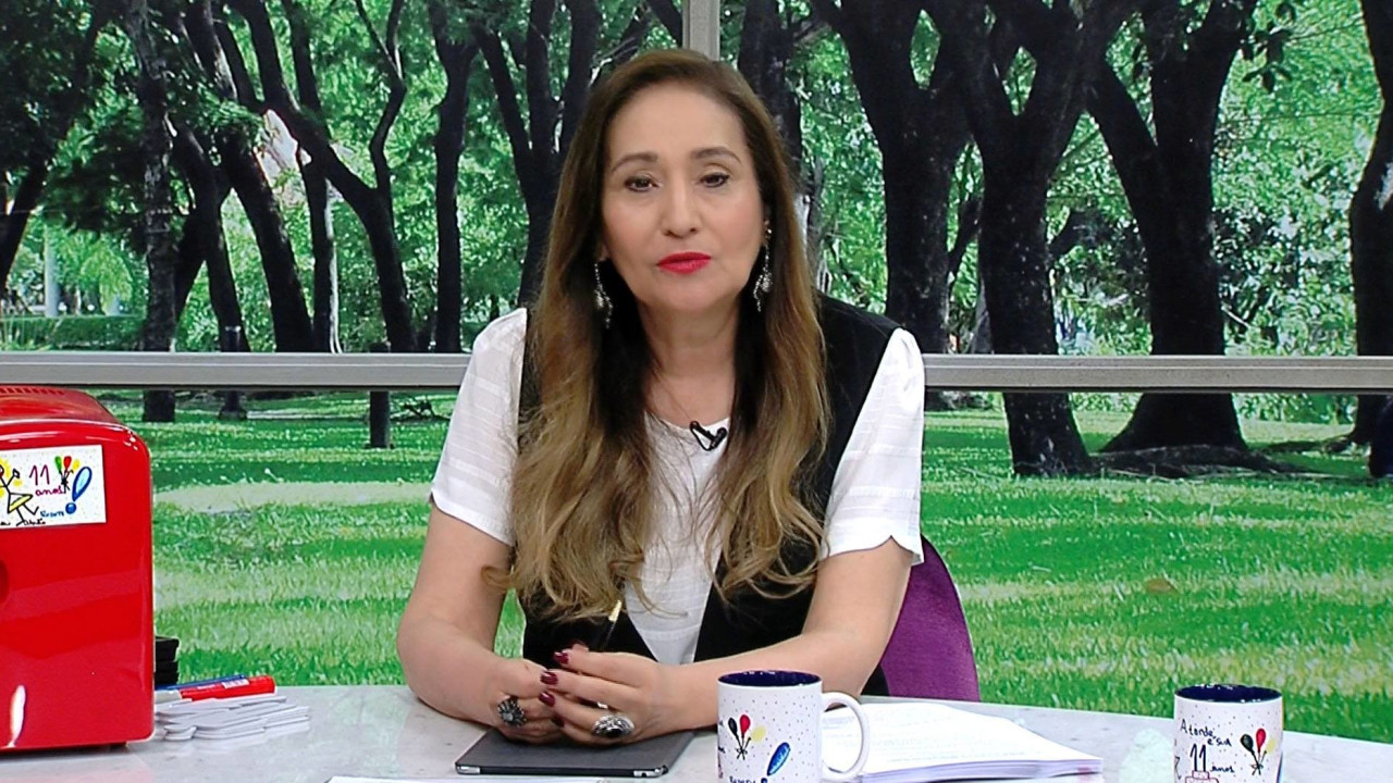 Com suspeita de Covid, Sonia Abrão comanda A Tarde é Sua de casa