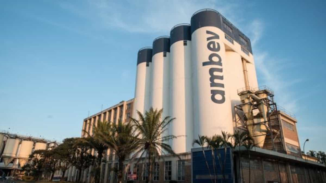 Ambev cobra Carrefour por morte de homem negro em unidade da rede