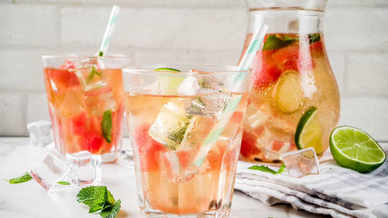 Suco de chá verde e melancia que acelera metabolismo e derrete gordura