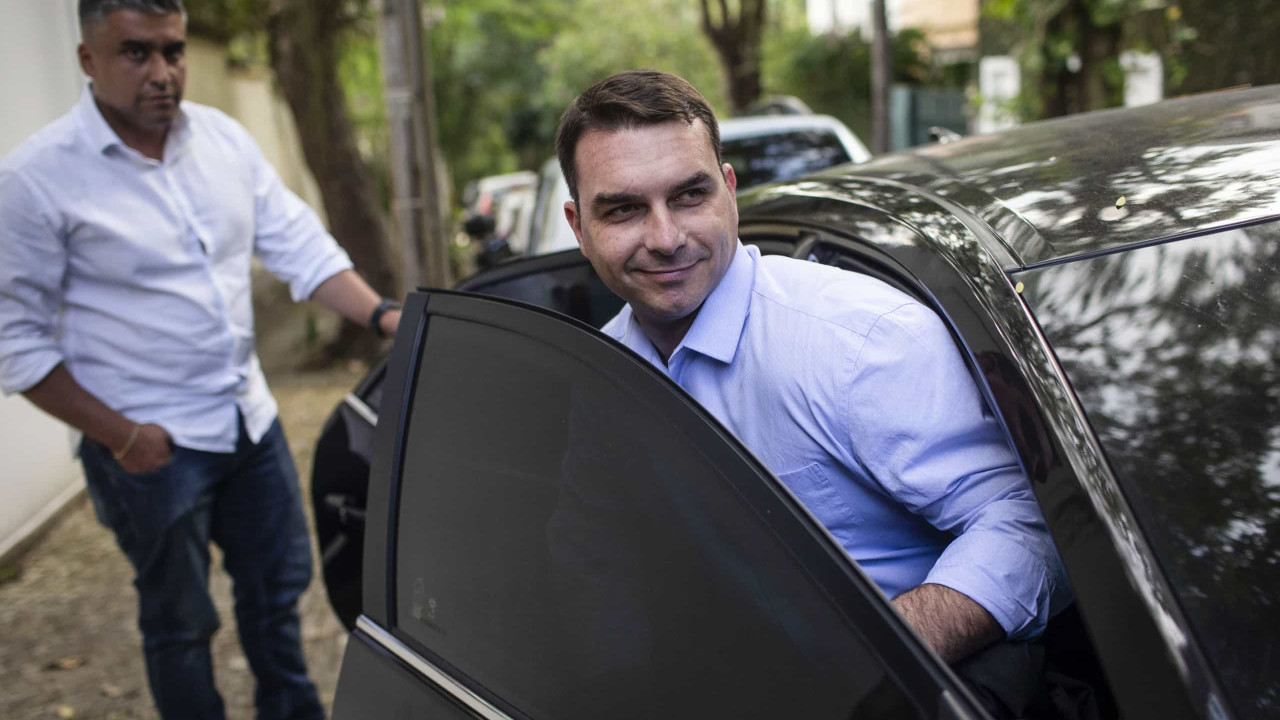 Entenda a denúncia contra Flávio Bolsonaro e o que virá em 2021
