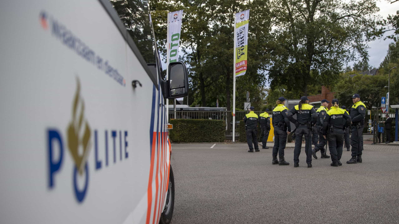 Dois mortos nos Países Baixos após "homem disparar arco e flecha"