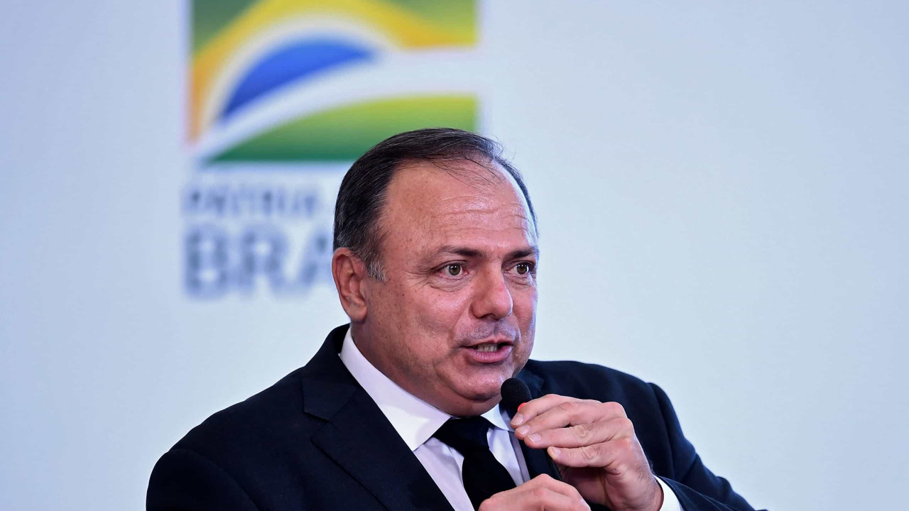 Bolsonaro não vai incentivar vacinação para Covid por ser contra obrigatoriedade, diz Pazuello