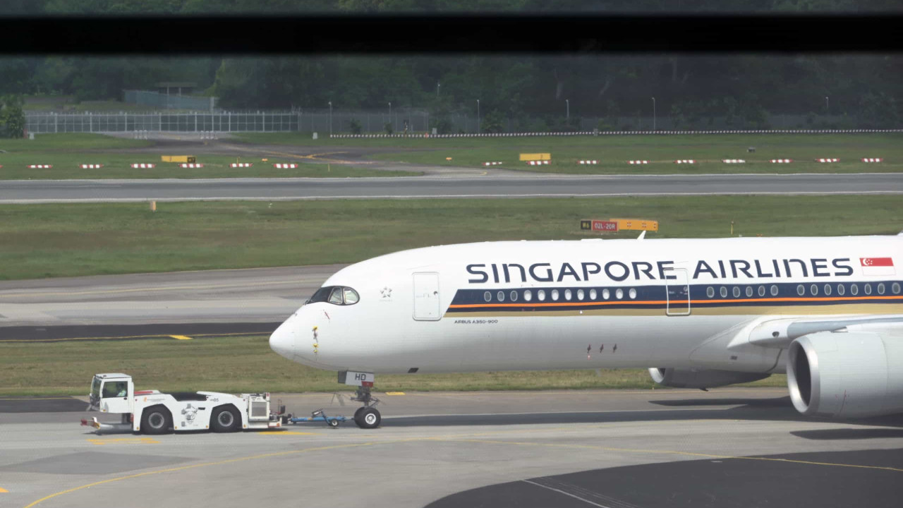 Turbulência em voo de Londres para Singapura mata passageiro e fere 30