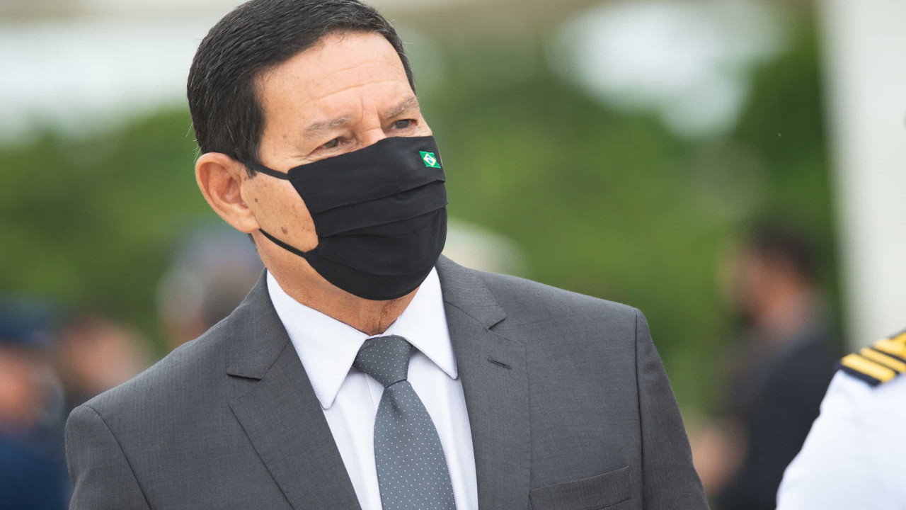 Para Mourão, Pazuello deve ser punido pelo Exército após ato político com Bolsonaro