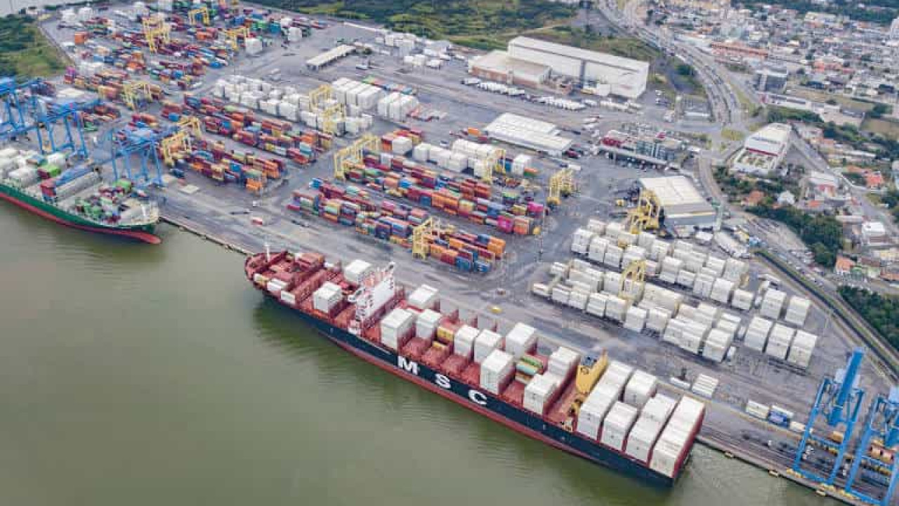 Com boom de móveis, porto de Navegantes bate recorde de cargas