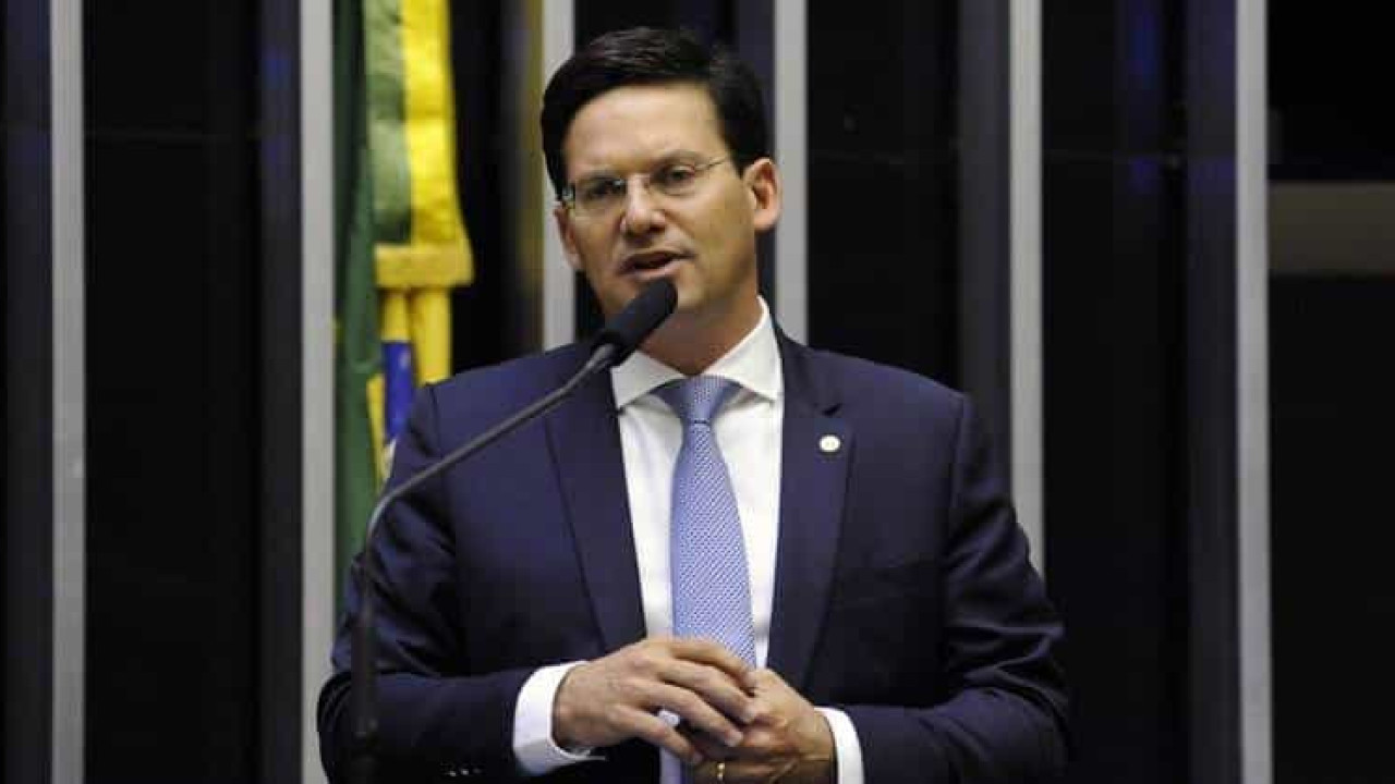 Bolsonaro empossa deputado João Roma no Ministério da Cidadania