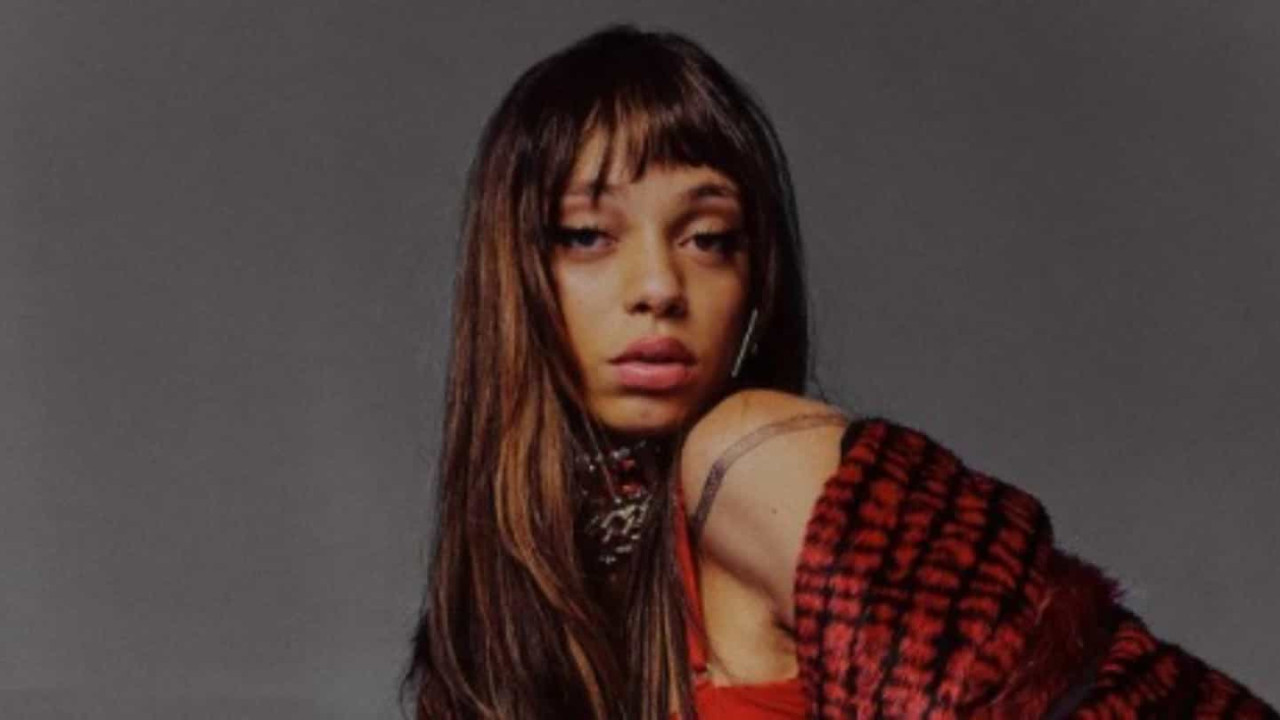 Urias, amiga de Pabllo Vittar, pede desculpas ao ex em nova música: 'Foi Mal'