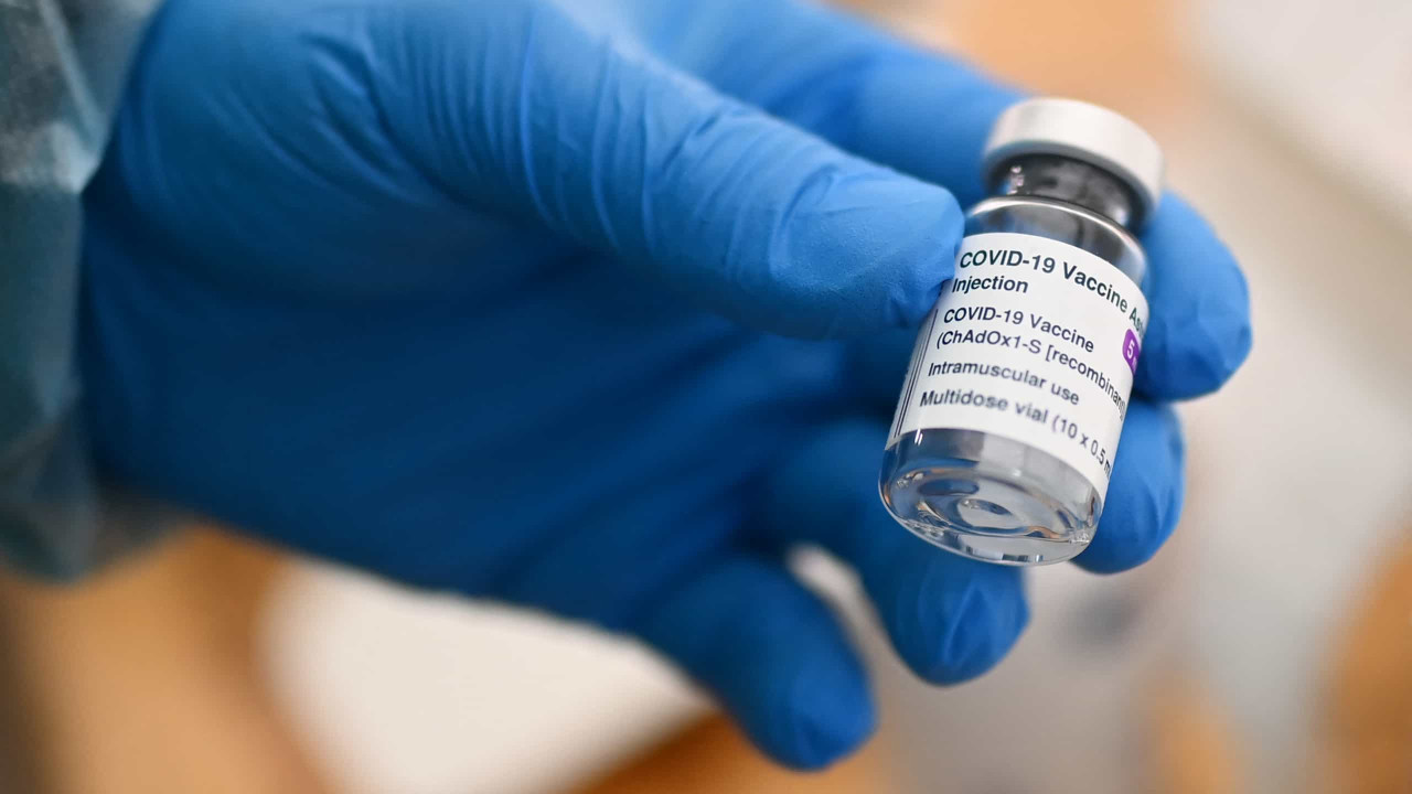 Dinamarca desiste de usar vacina da AstraZeneca
