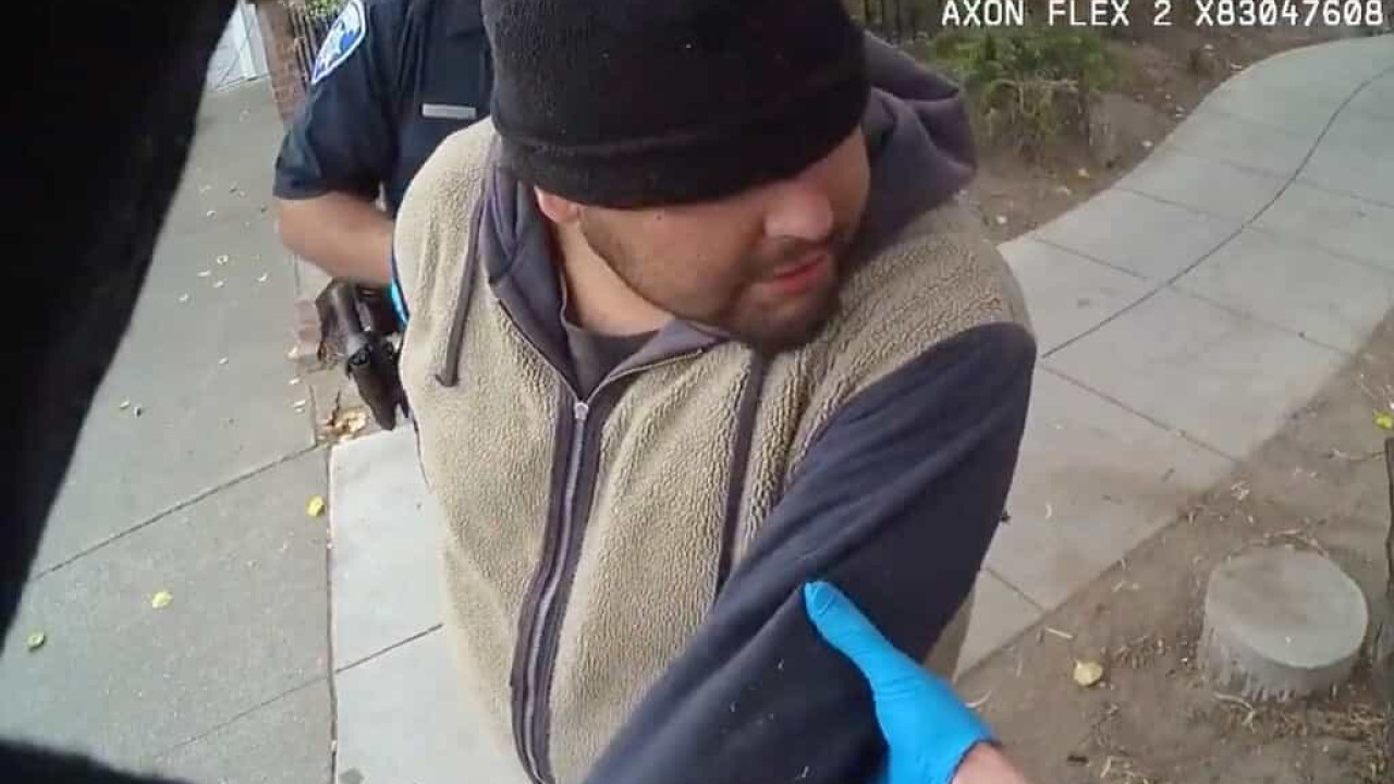 EUA: Homem sob custódia policial após ser colocado de bruços