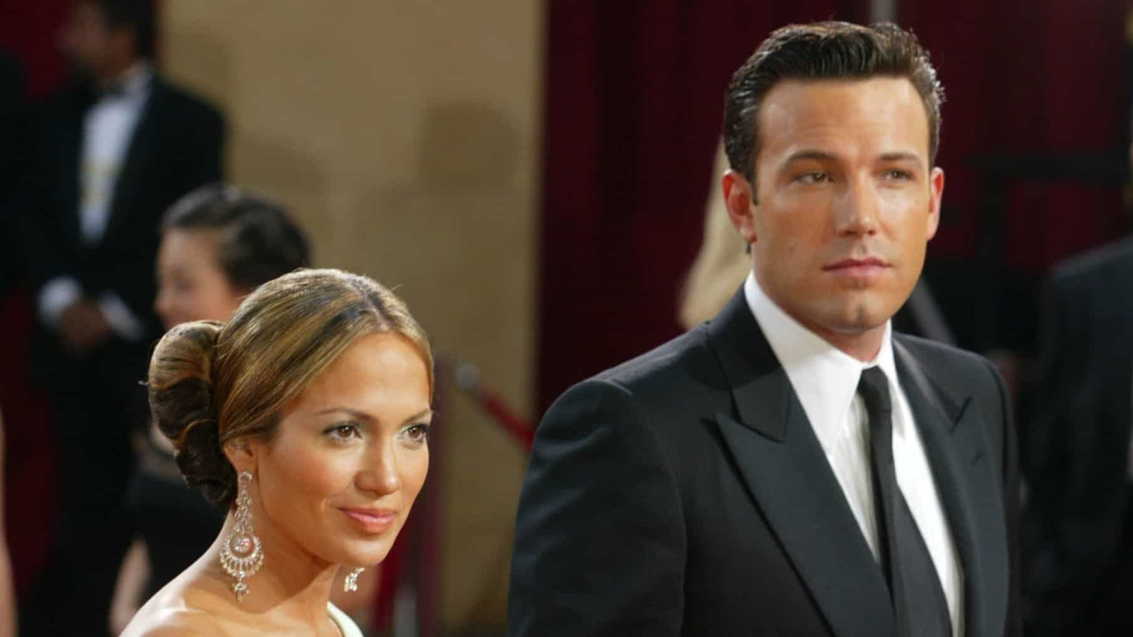 Ben Affleck empurra fã que tenta tirar selfie com Jennifer Lopez