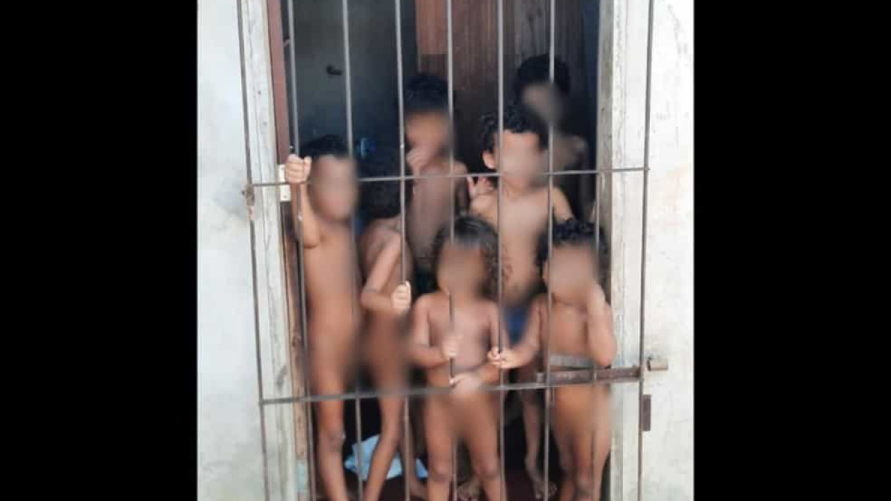 Oito menores são abandonados presos em casa e com fome no Amapá