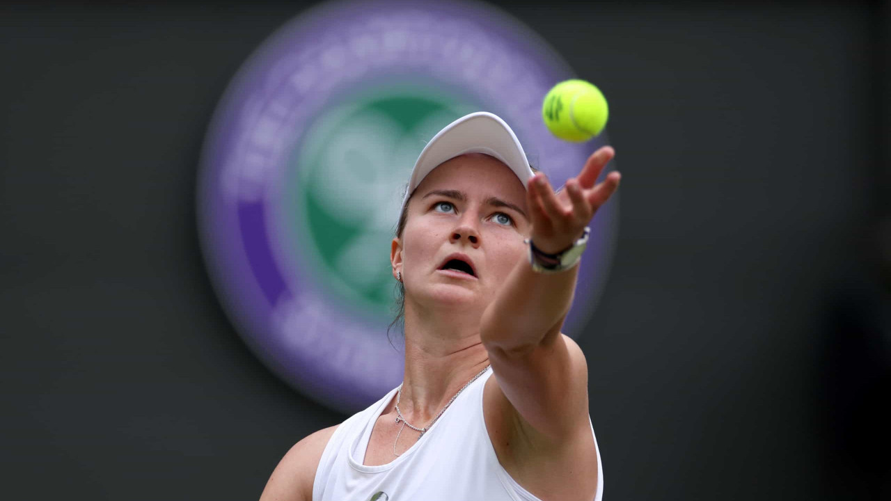 Barty vence campeã de Roland Garros e avança pela 1ª vez às quartas em Wimbledon