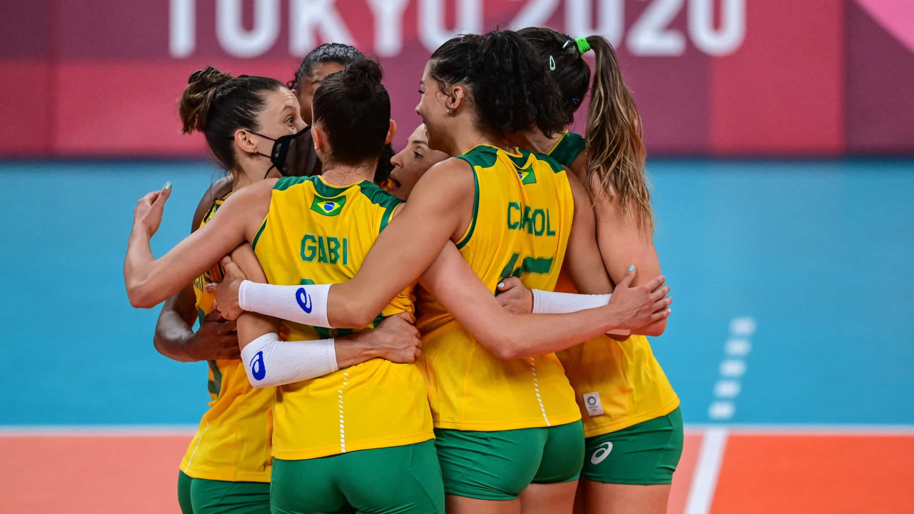 Jogos: Brasil bate Coreia do Sul e pega EUA na final do vôlei feminino