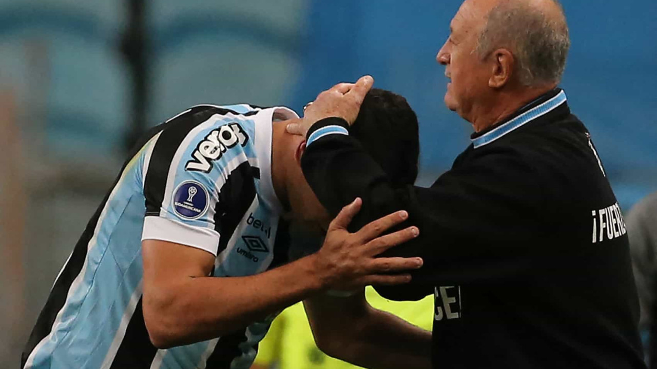 Felipão prioriza Brasileirão e prevê '6 ou 7 jogos' para o Grêmio sair da degola