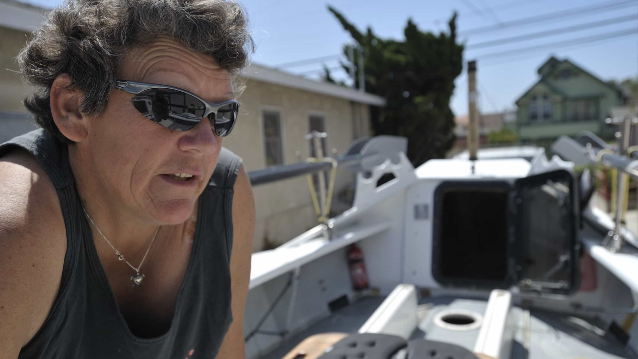 Barco de remadora paralímpica afogada aparece em atol do Pacífico após 16 meses