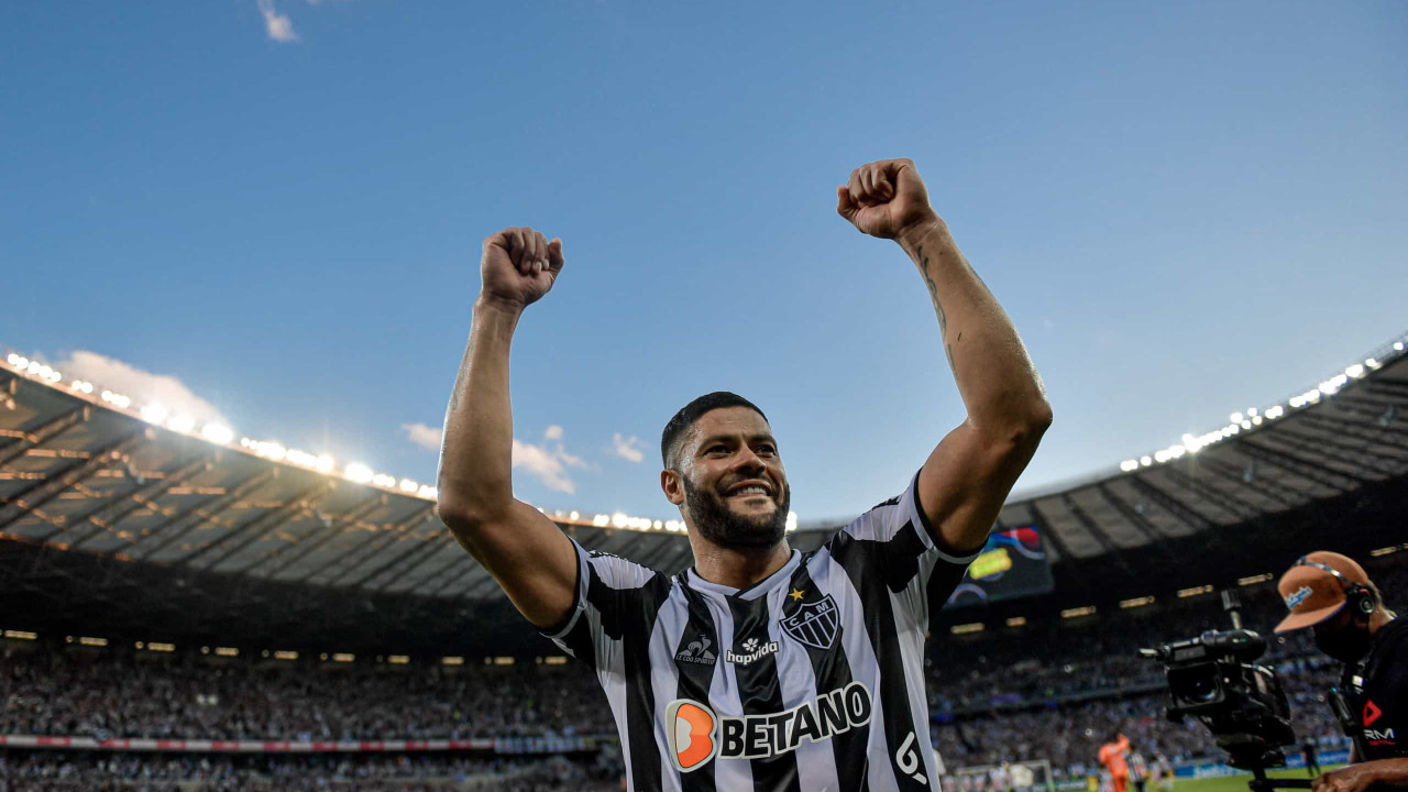 Hulk faz dois, Atlético-MG bate Fluminense em casa e fica mais perto do título