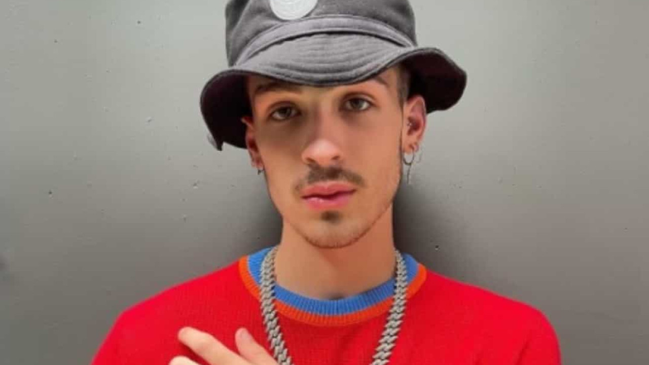 João Guilherme responde críticas de 'queerbaiting' por lambida em clipe de Jão