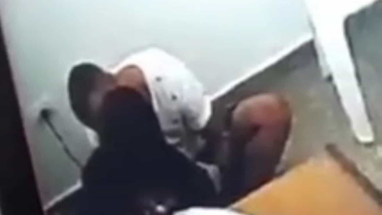Juíza é flagrada beijando condenado por matar polícia na Argentina