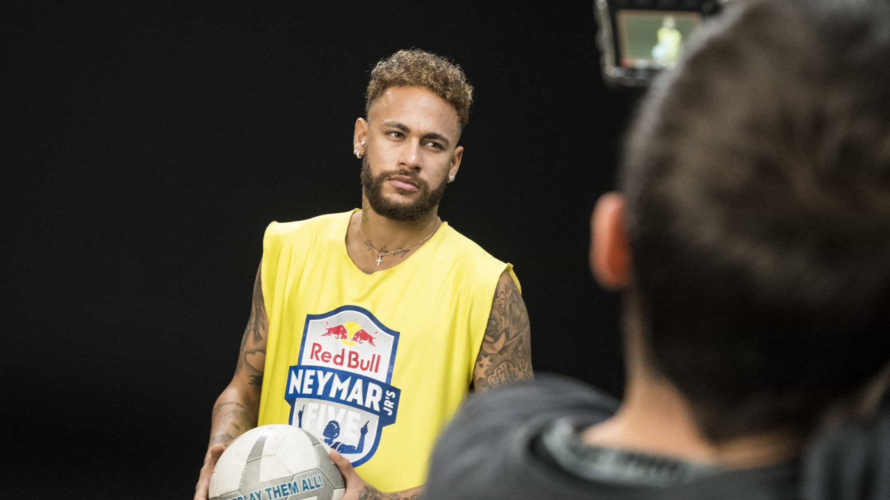 Neymar rebate crítica de lateral brasileiro ex-Liverpool sobre a sua carreira