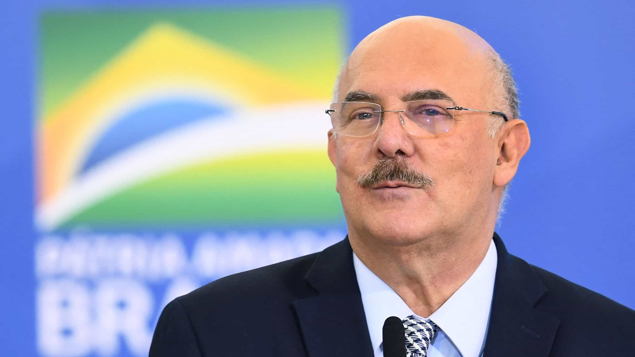 Milton Ribeiro receberá do governo salário de R$ 26 mil pelos próximos 6 meses