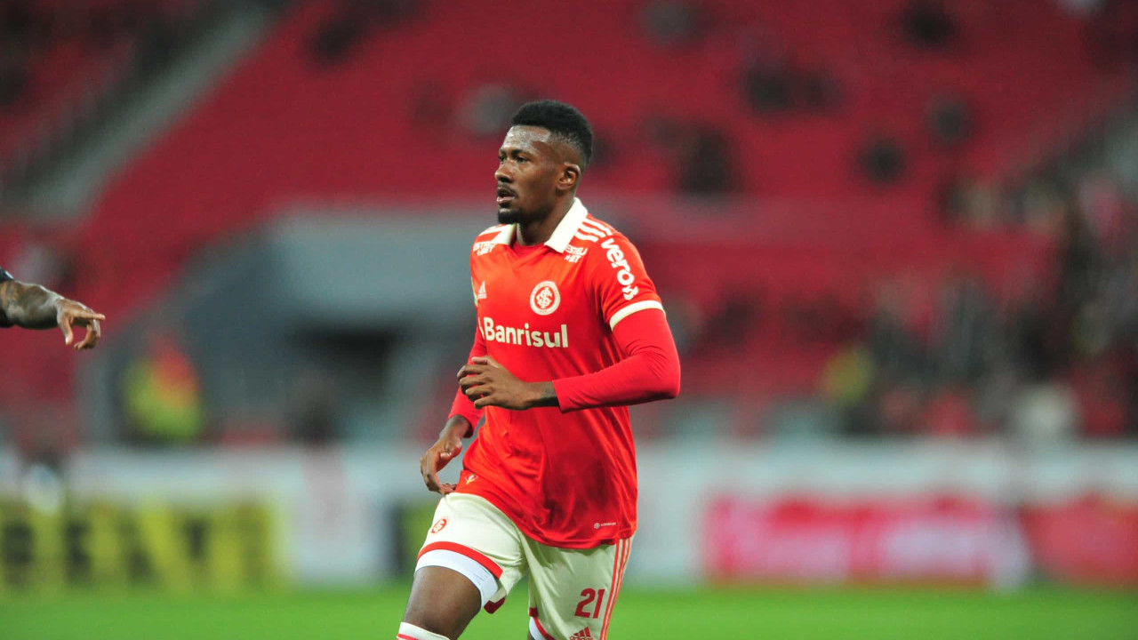 Internacional vence Goiás e retoma vice-liderança do Brasileirão