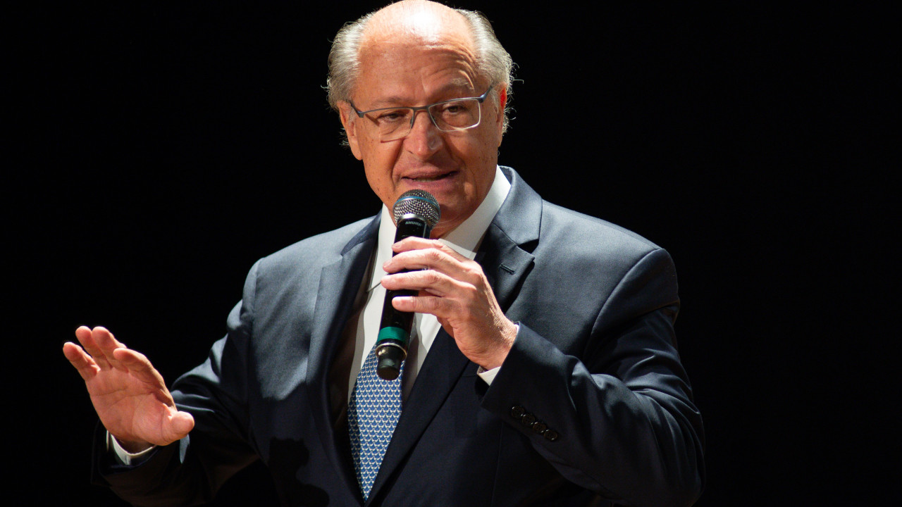 Alckmin volta a defender busca pelo déficit primário zero