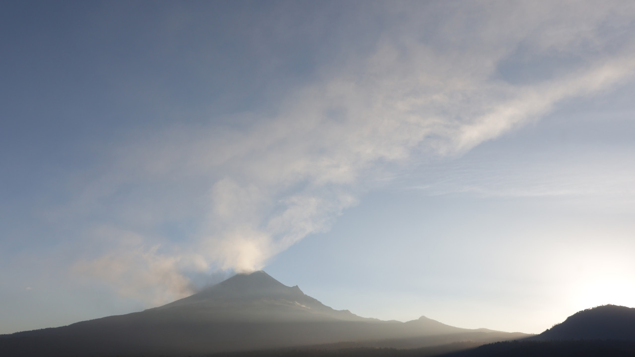 La erupción del volcán Popocatépetl causa conmociones en México;  mirar
