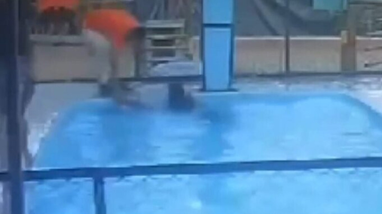 Mãe é presa ao tentar afogar a filha de seis meses em piscina; vídeo