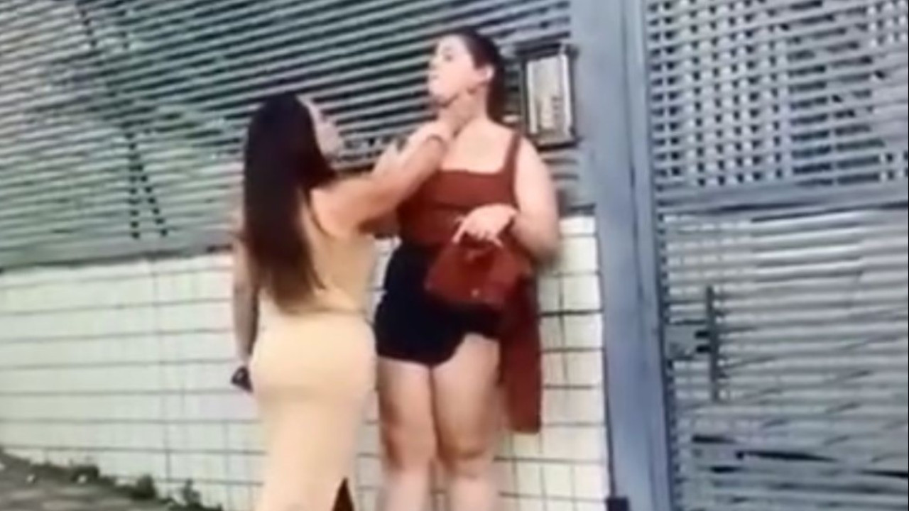 Influenciadora digital agride mulher na rua em MG; veja vídeo