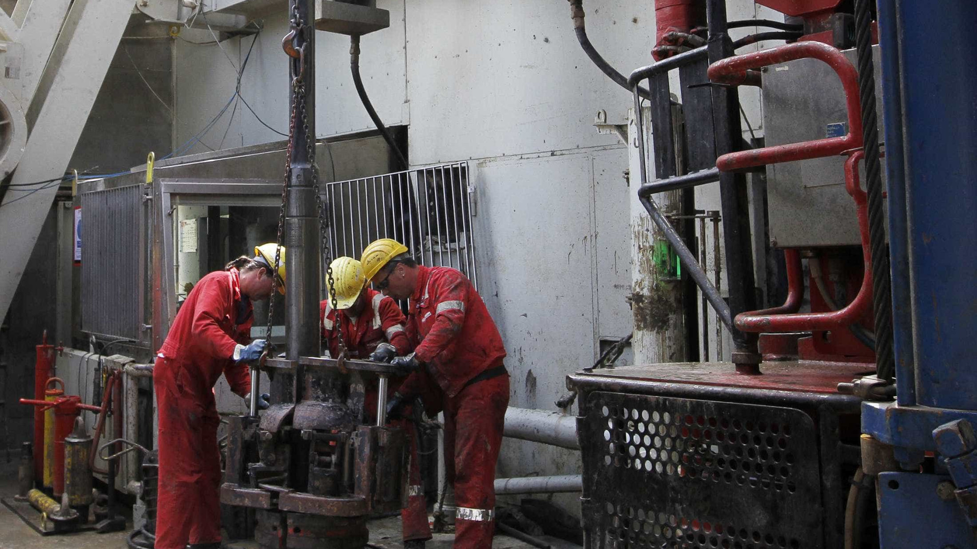 Petrobras começa a produzir petróleo no Campo de Búzios