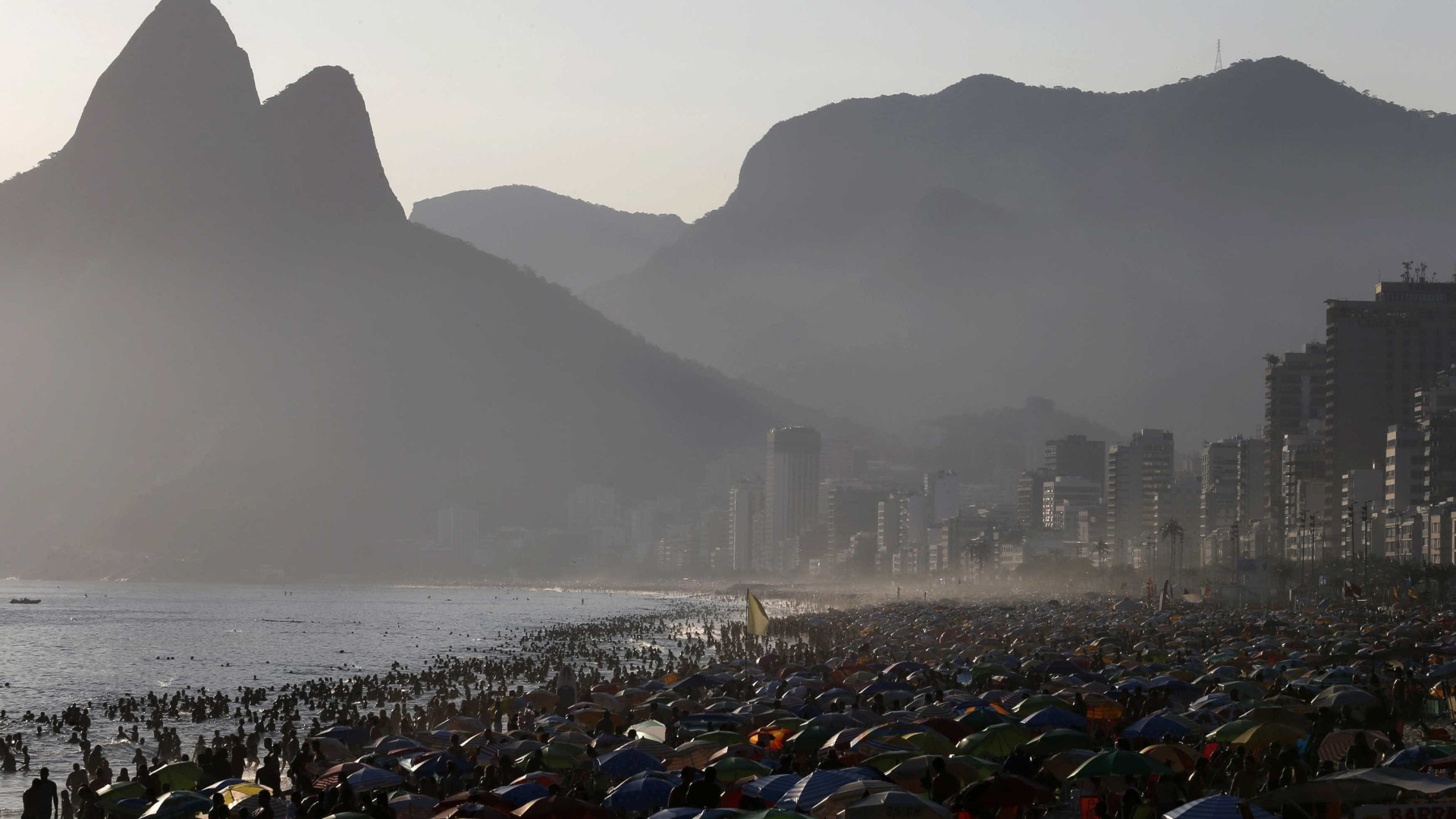 Tropas especiais da PM vão atuar em policiamento das praias no Rio
