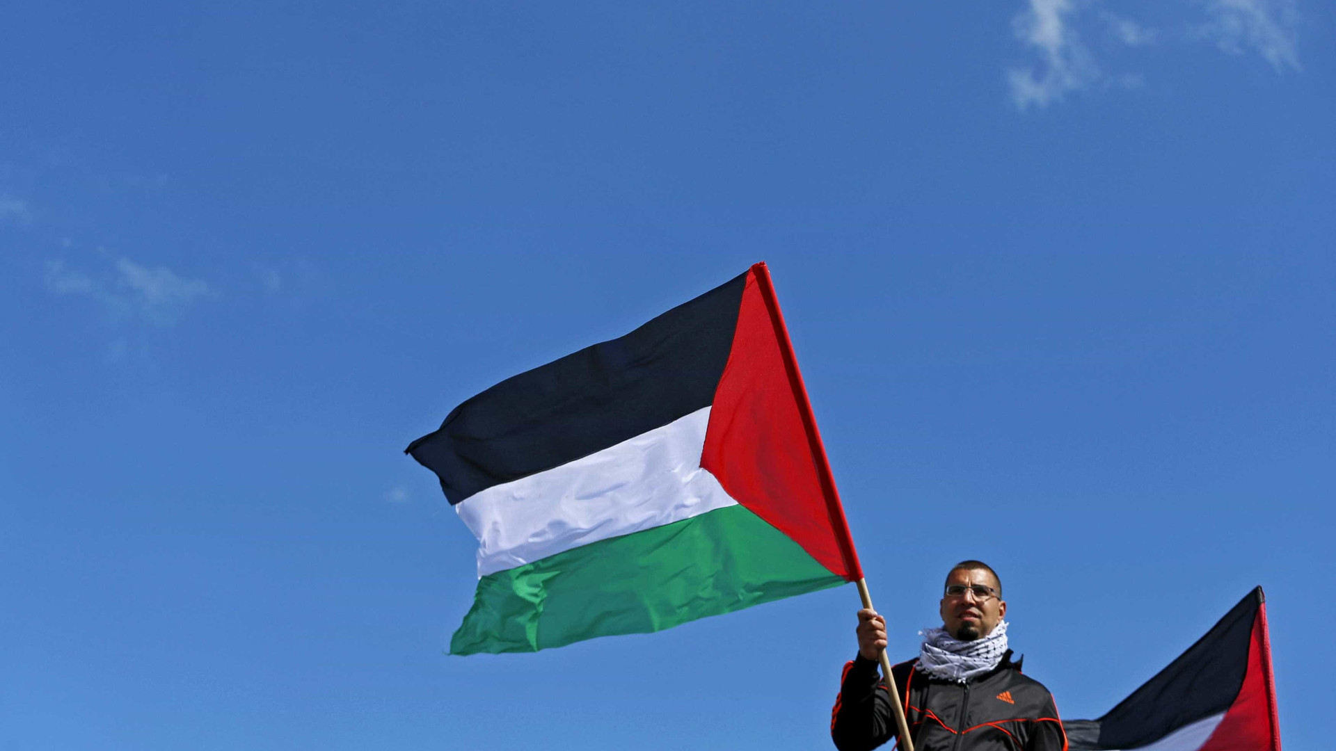Bandeira palestina é hasteada na sede da ONU pela primeira vez