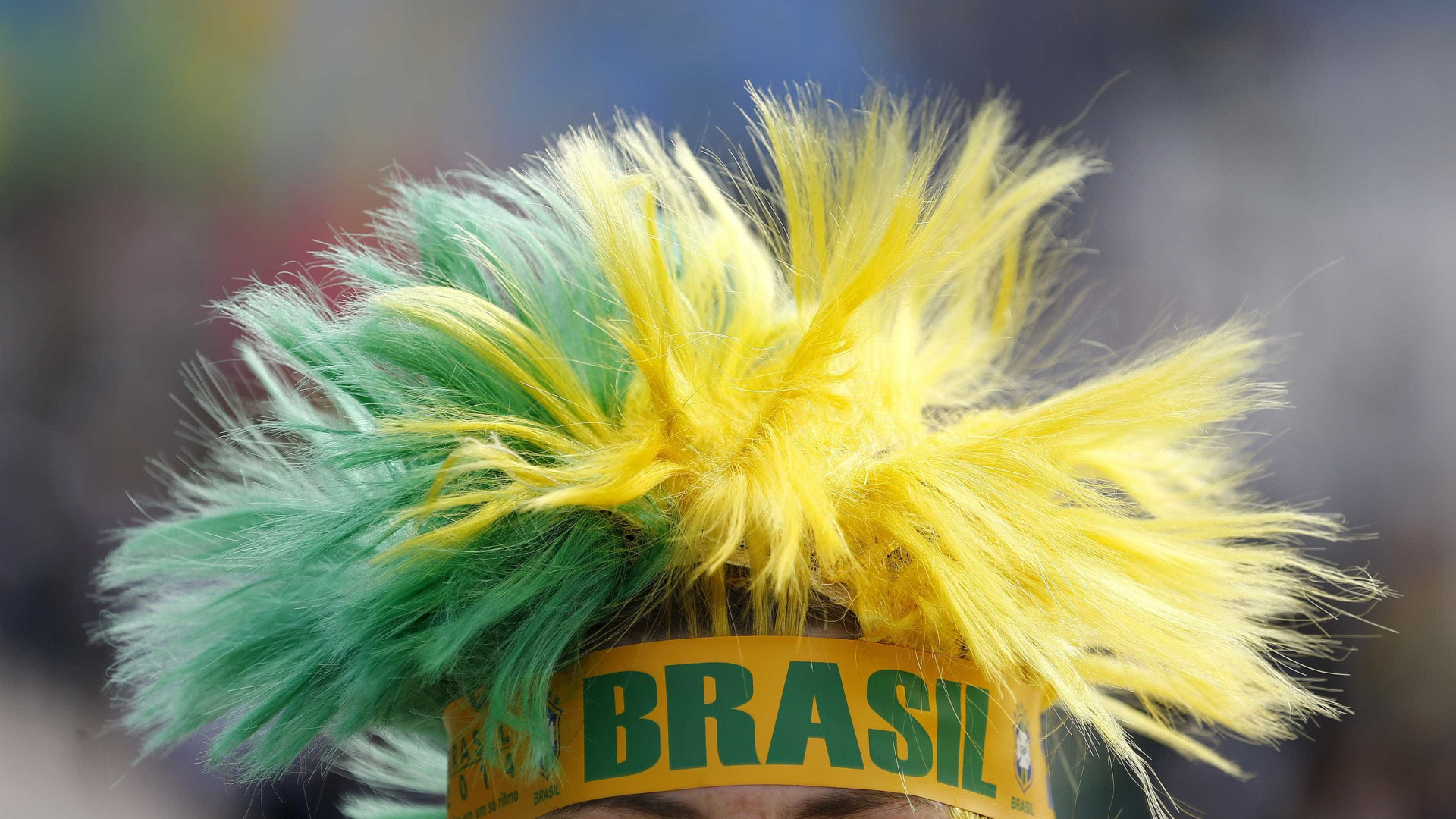 Sob desconfiança da torcida, Brasil quer 'dar e receber' carinho