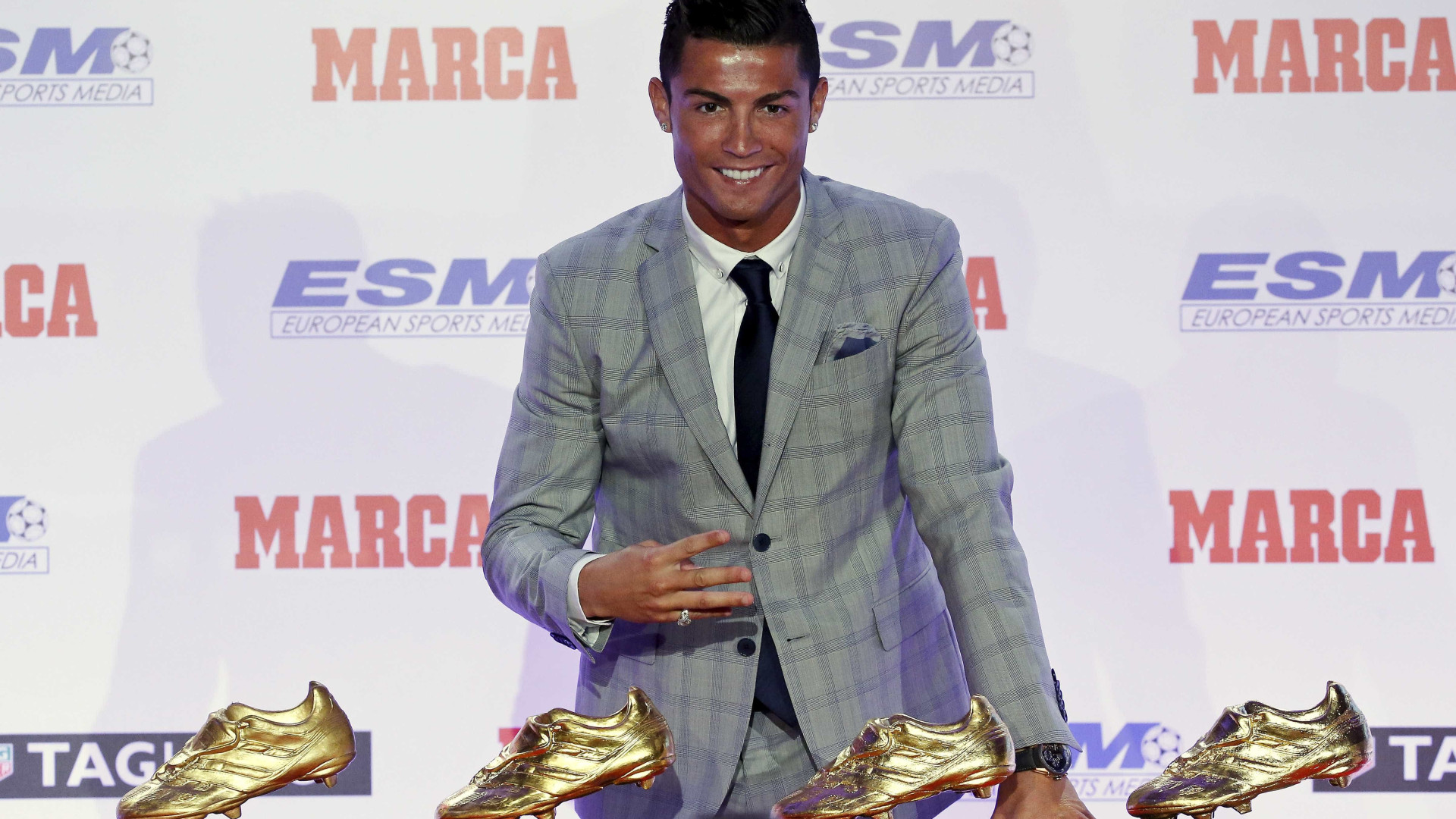 Cristiano Ronaldo recebe sua 4ª Chuteira de Ouro e diz querer mais