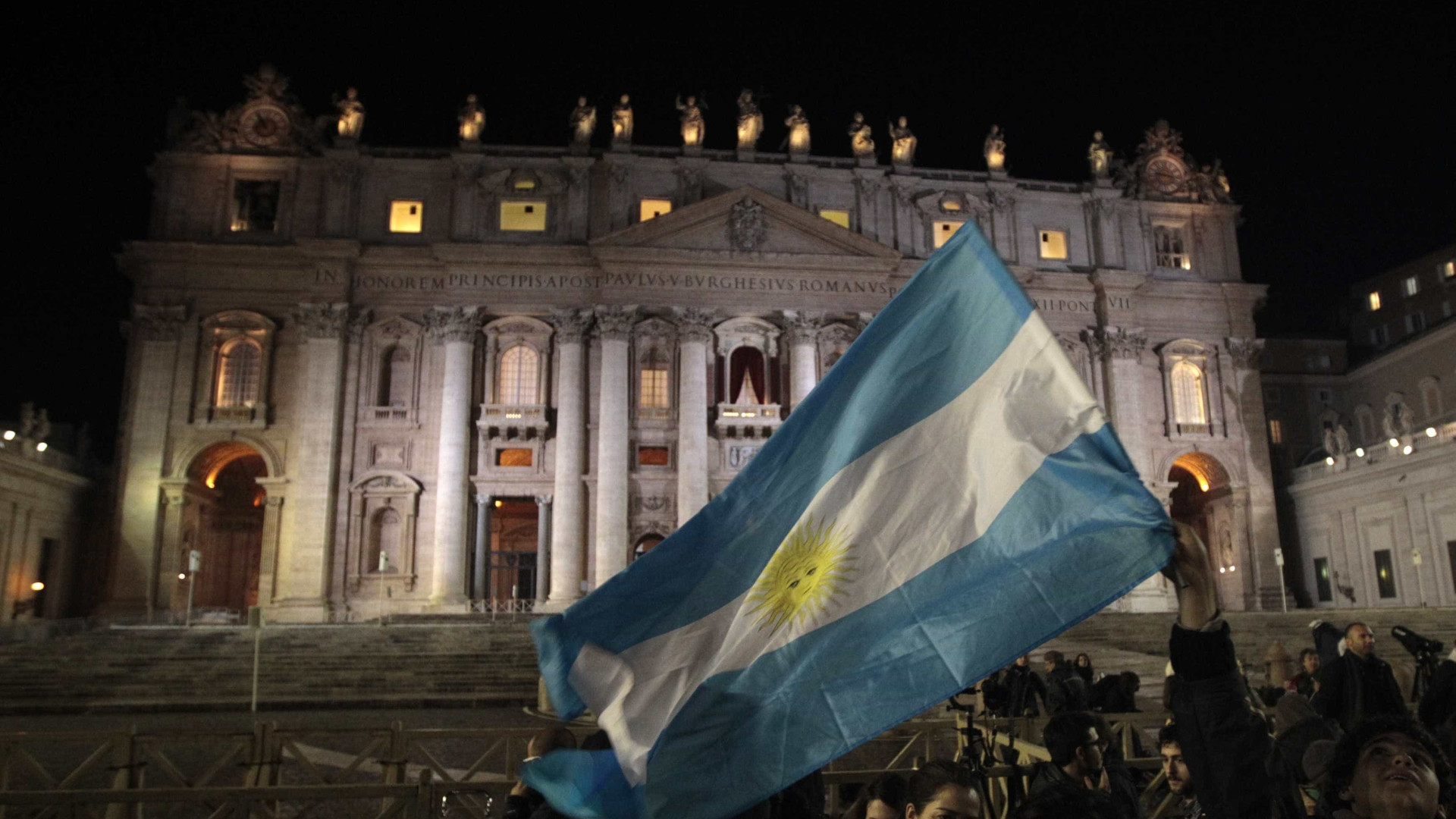 Peso argentino tem queda de 12%