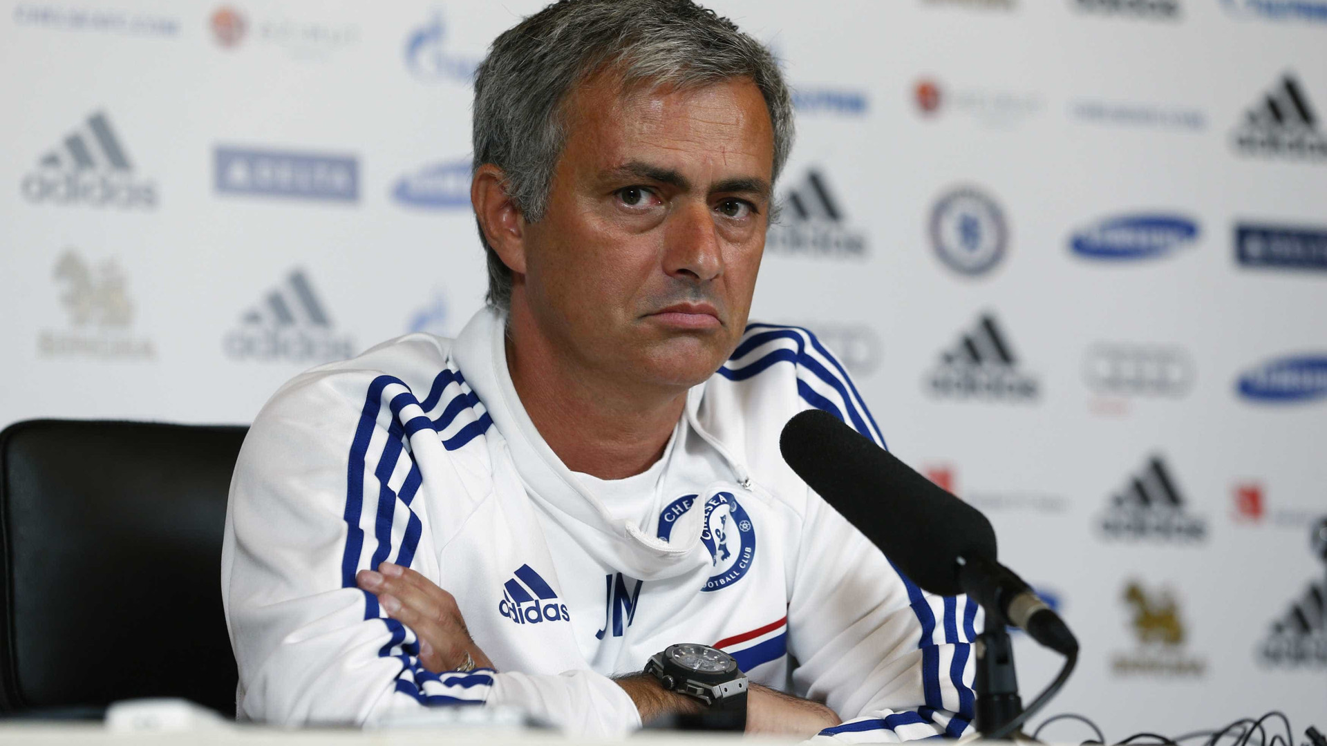 Em péssima fase, Chelsea manifesta seu apoio a Mourinho