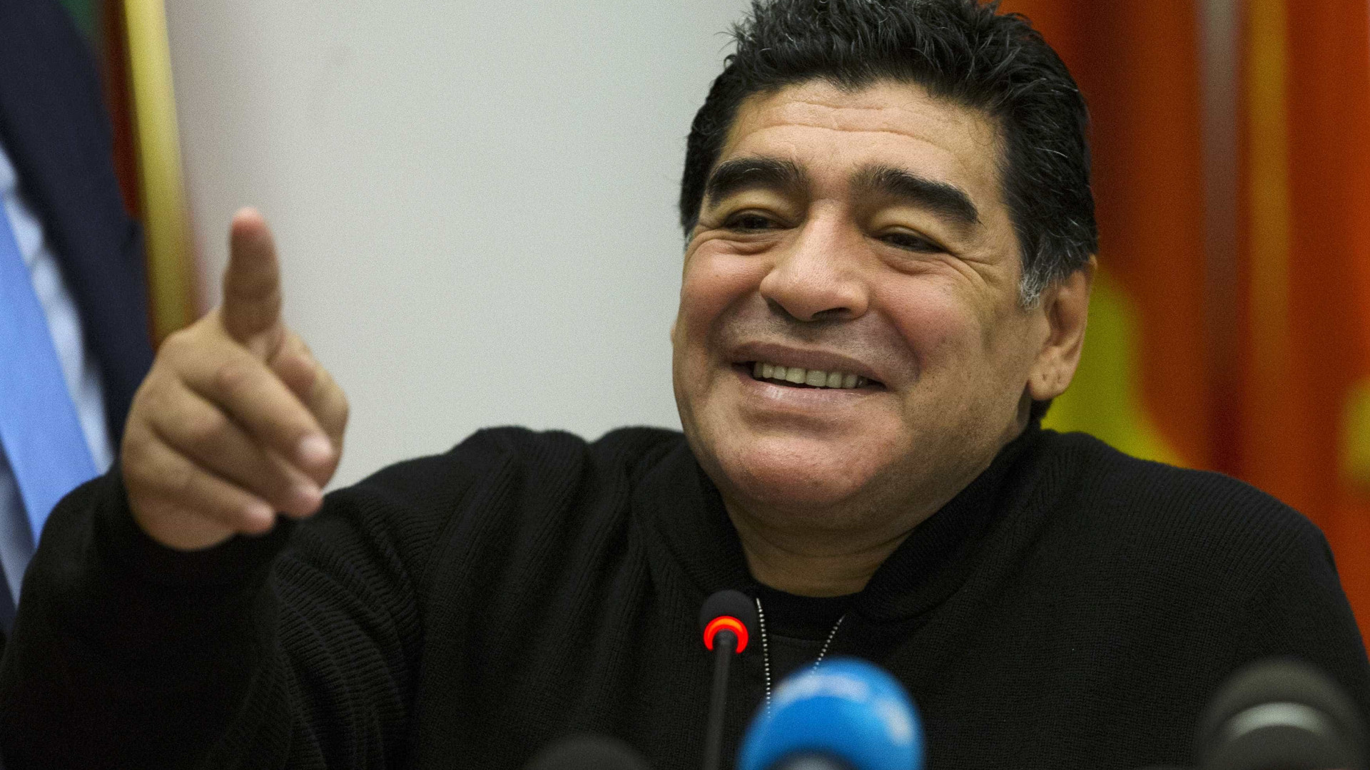 Aposentado desde 1998, Maradona pode voltar a jogar