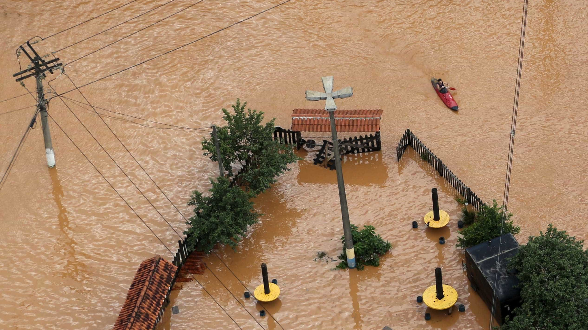 Chega a 21 o número de mortos pelas 
chuvas em São Paulo