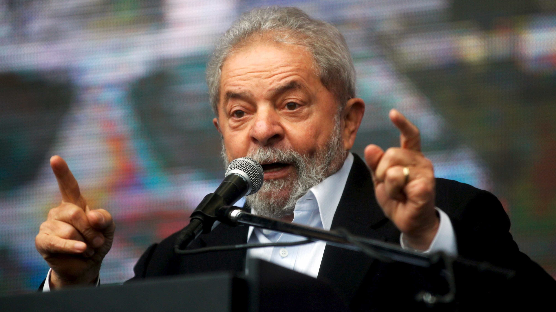 Defesa de Lula teria mudado versão 
sobre triplex no Guarujá