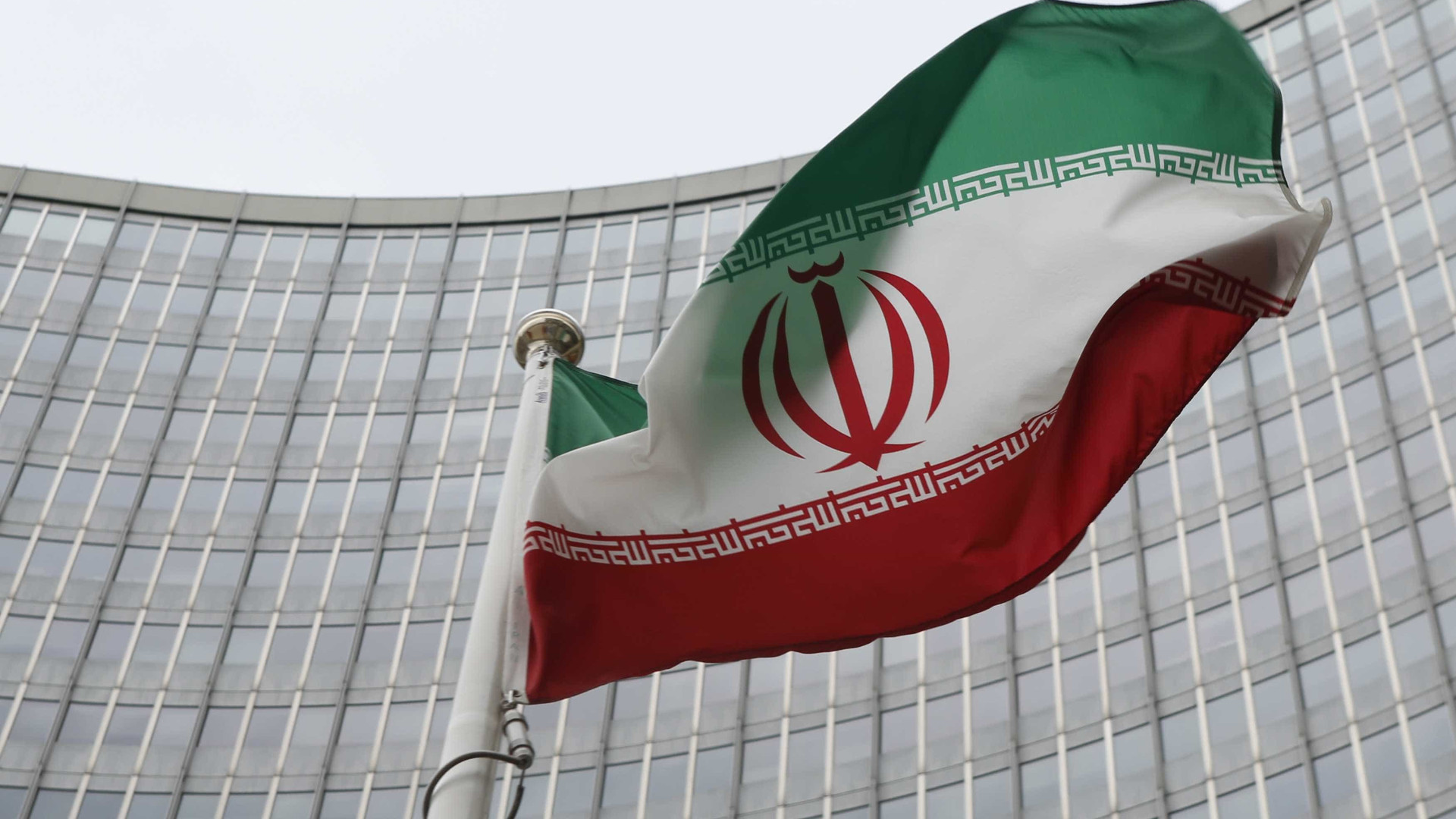 Irã não se unirá a esforço para congelar produção 
de petróleo, diz autoridade