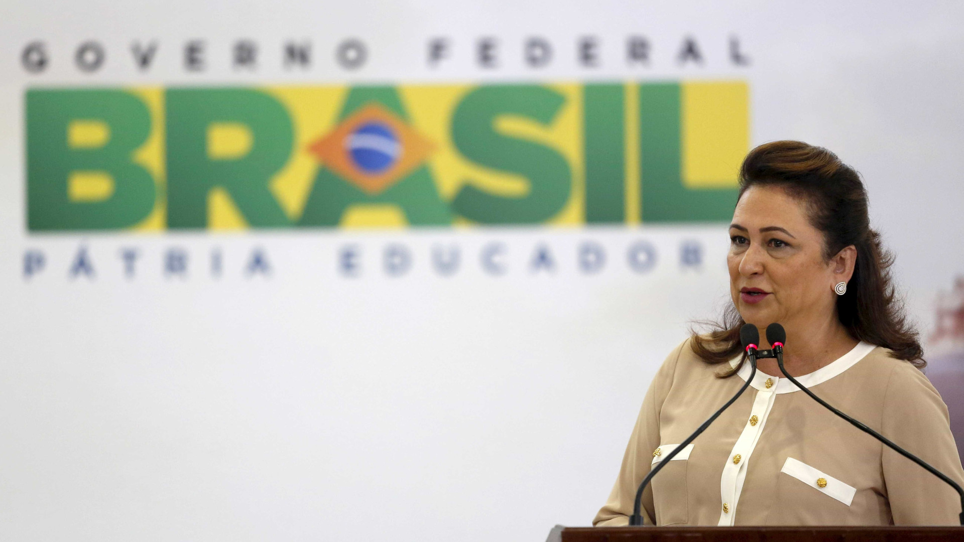 Kátia Abreu volta atrás e irá ao Senado defender 
Dilma Rousseff