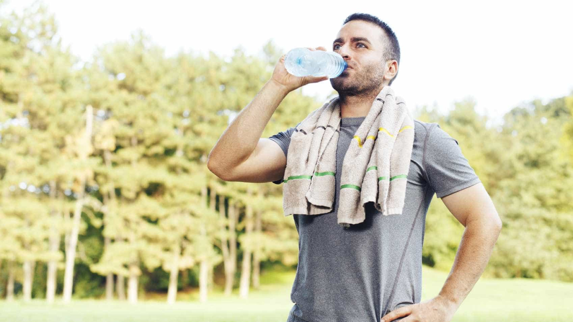 Descubra quanta água deve beber 
antes, durante e depois do treino