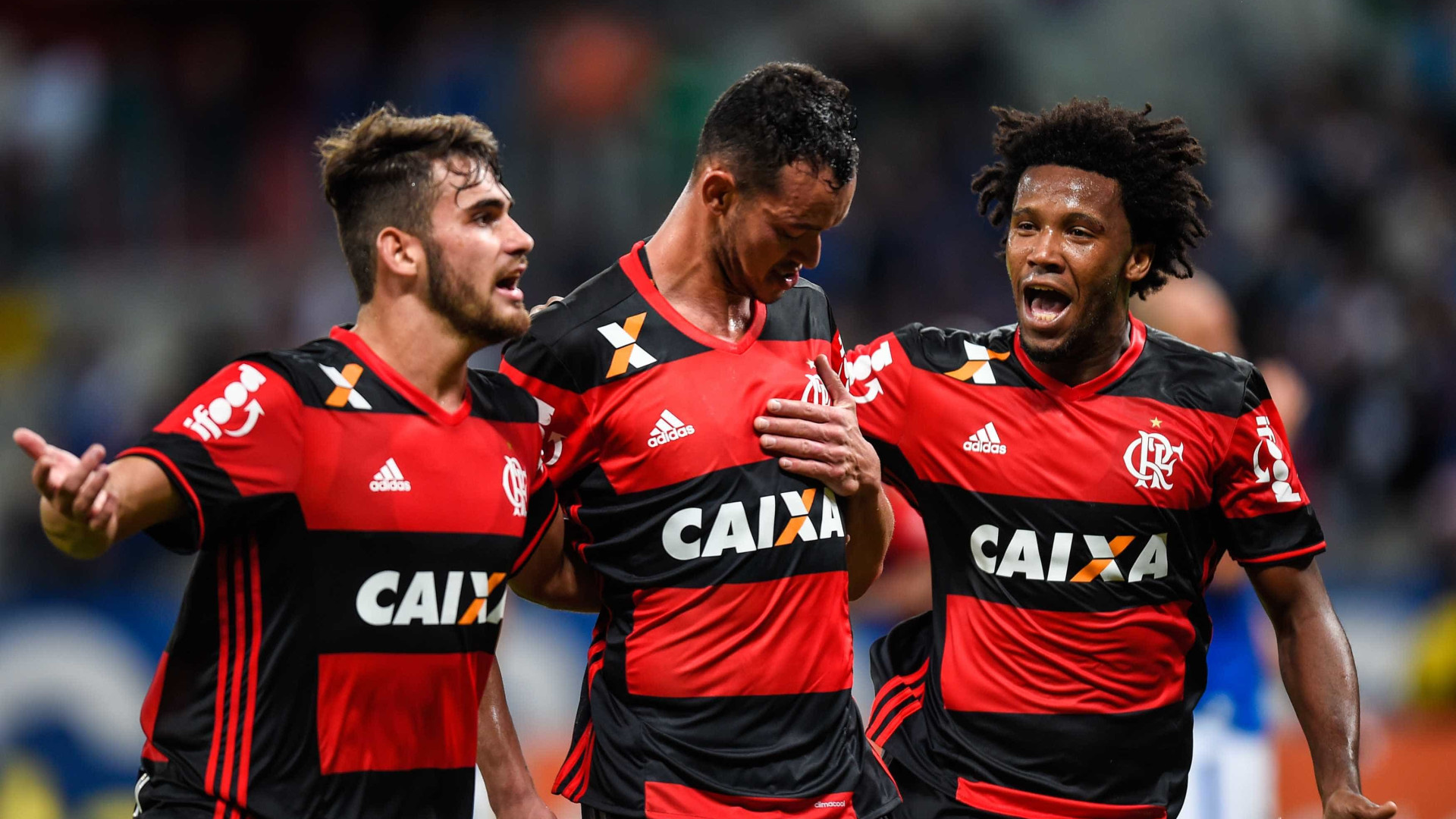 Estreante, Réver garante vitória do Flamengo 
sobre o Cruzeiro