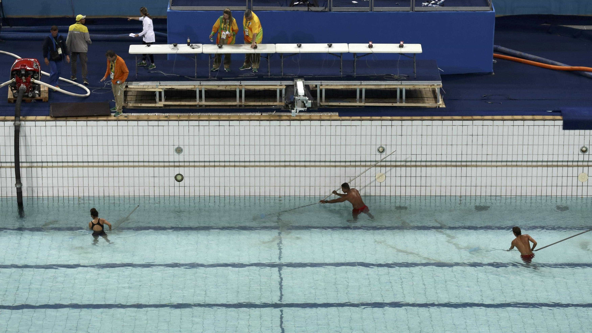 Rio-2016 troca água verde de piscina que tanto incomodou atletas