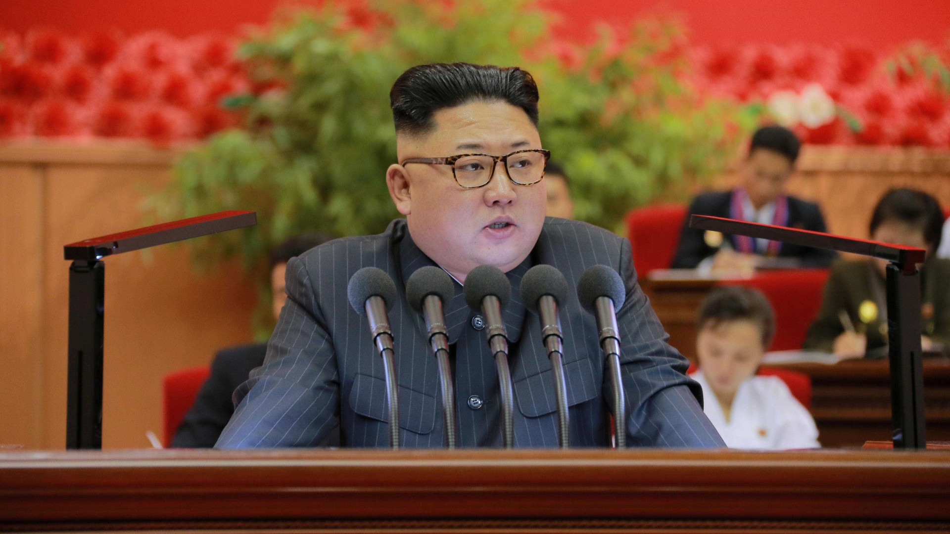 Coreia do Norte mata oficiais 
com arma antiaérea, diz jornal